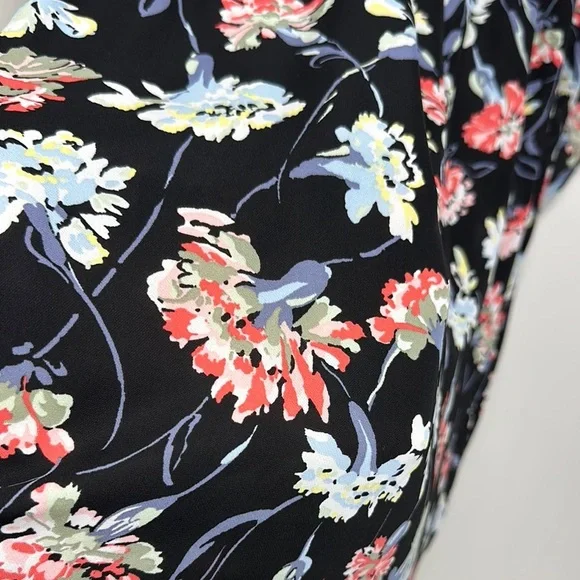 Black and Pink Ruffled Blouse with Short Sleeves - Picture 5 of 7